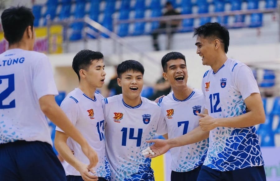 El jugador extranjero Rivan (12) será 1 de los 2 jugadores que el equipo masculino de voleibol The Cong Tan Cang reforzará. Foto: VFV