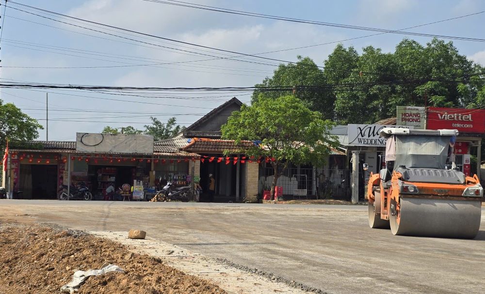 La route de contournement de Đông Hà rencontre un point d'étranglement dans la libération du site. Sur la photo, il y a l'échangeur ĐT. 575a, il y a encore 1 ménage qui a reçu de l'argent mais n'a pas encore remis le site. Photo: Hưng Thơ