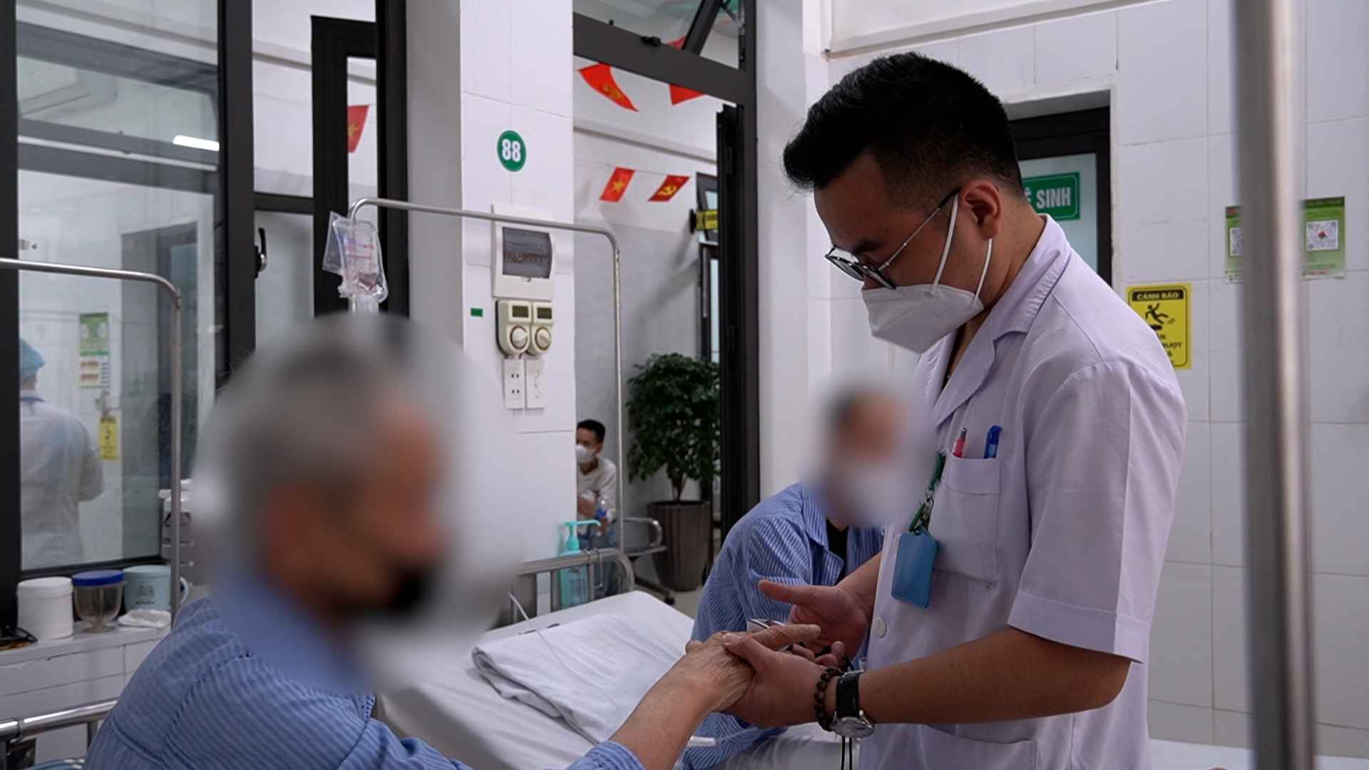 Doctors warn of the risk of pulmonary tuberculosis in people with chronic lung disease.