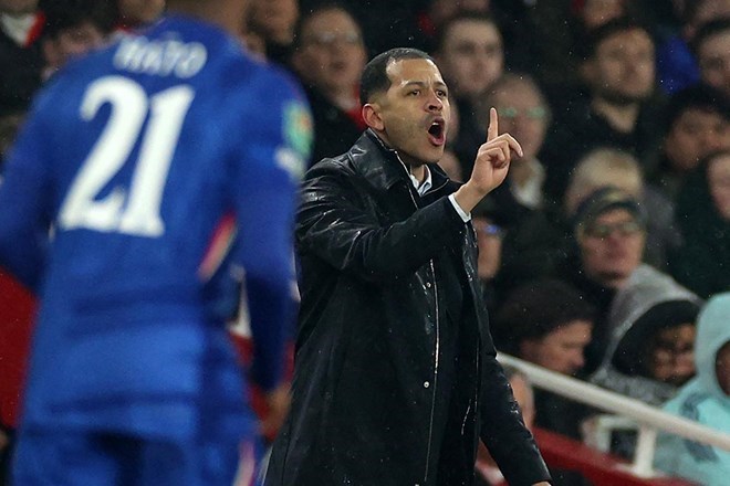 Coach Liam Rosenior is going through a series of stormy days with Chelsea.  Photo: AFP