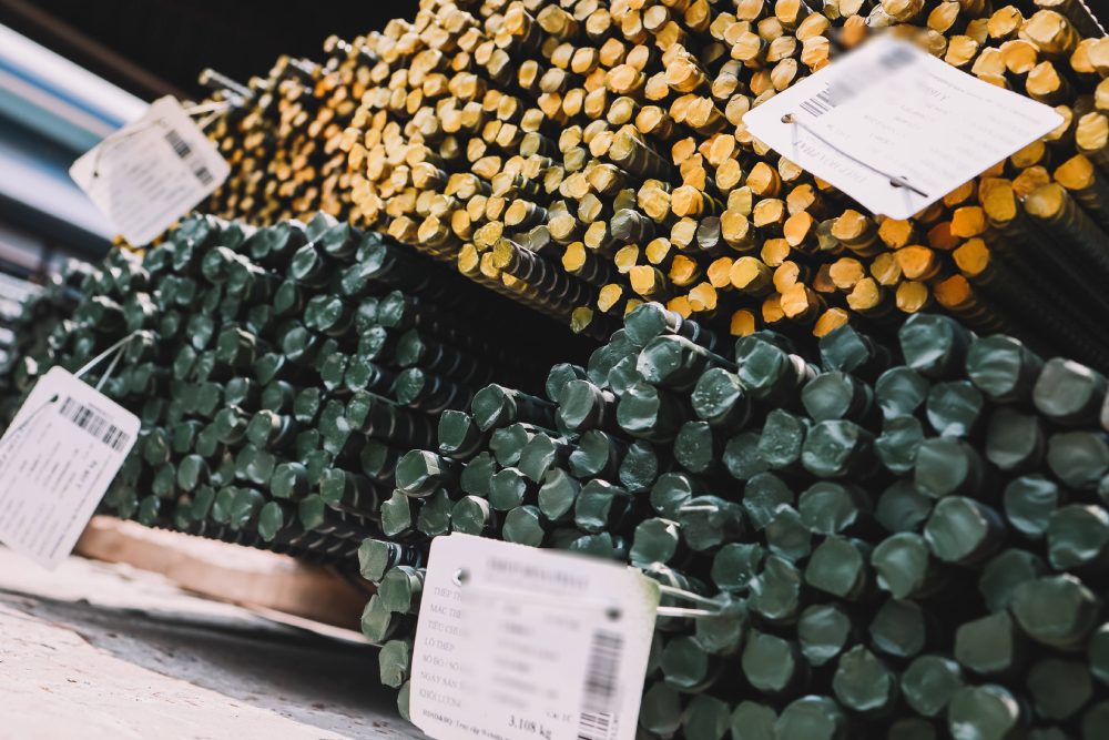 Localities direct specialized agencies to strengthen inspection and supervision of compliance with the law on prices of raw materials, fuels and construction materials. Photo: Hai Nguyen