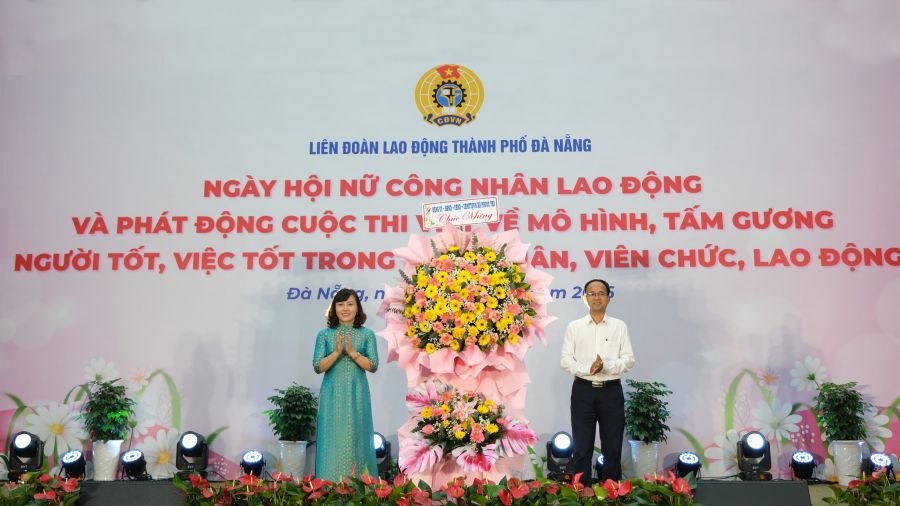 Da Nang City Labor Federation launches writing contest about good people and good deeds. Photo: Da Nang City Labor Federation