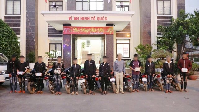 Công an Sơn La xử lý nhóm thanh thiếu niên phóng nhanh, vượt ẩu gây mất an toàn giao thông. Ảnh: Công an Sơn La