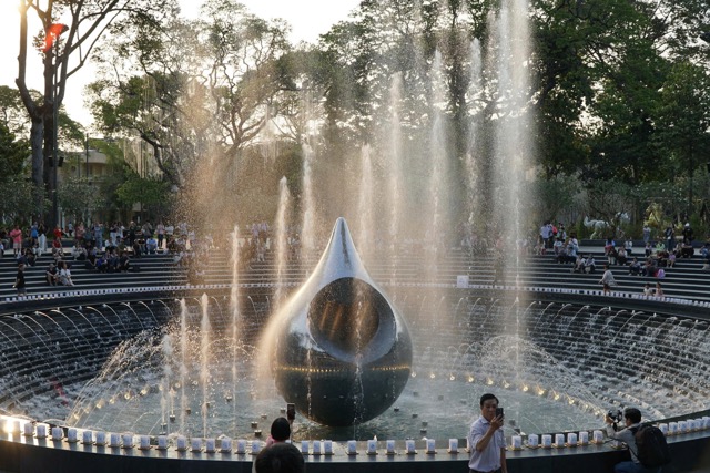 The Water Drop symbol at Park No. 1 Ly Thai To in Ho Chi Minh City is built to commemorate the losses caused by the COVID-19 pandemic. Photo: Thanh Chan