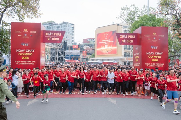 Đông đảo người dân hào hứng tại vạch xuất phát của đường chạy, cho thấy sức lan tỏa của phong trào thể thao cộng đồng. Ảnh: Ban tổ chức