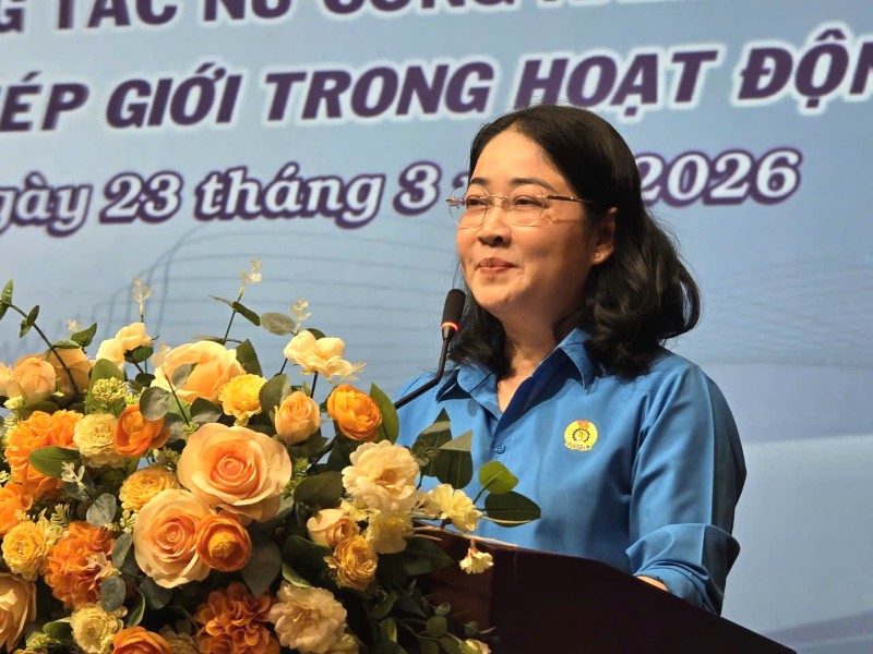 Ms. Nguyen Kim Loan delivers the opening speech at the training session. Photo: Nam Duong