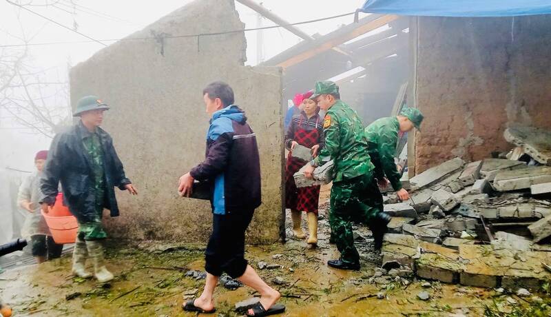 Les forces fonctionnelles déploient des efforts pour surmonter les catastrophes naturelles. Photo: Hoàng Chính