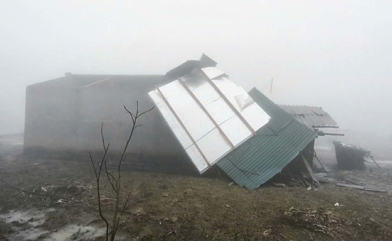 Nhiều tài sản của người dân bị thiệt hại sau thiên tai. Ảnh: Hoàng Chính