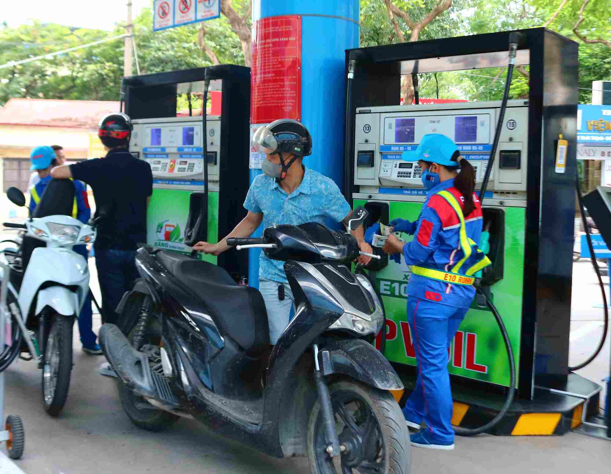 SOON deploy the roadmap to switch to E10 biofuel in April 2026 to contribute to reducing mineral gasoline consumption by 10%. Photo: Tuyet Lan