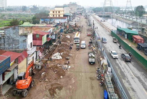 Hanoi removes land'bottlenecks', accelerates projects to combat congestion. Photo: Huu Chanh