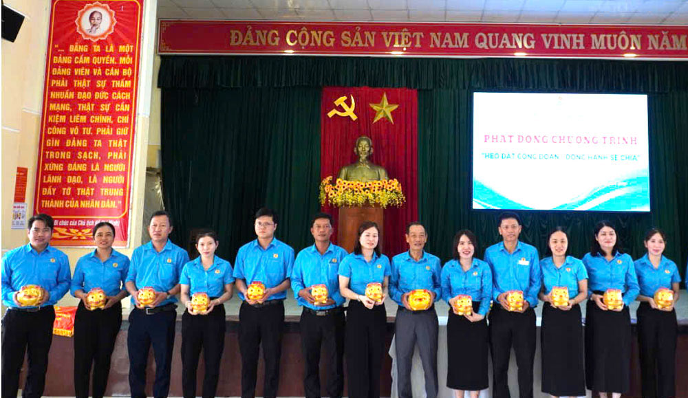 Công đoàn xã Nam Phước đã phát động chương trình “Heo đất Công đoàn – Đồng hành sẻ chia”. Ảnh: Công đoàn Nam Phước.
