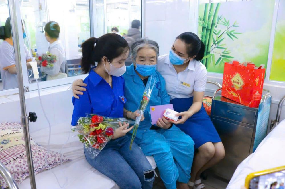 The support of patients in Da Nang on the journey to fight for life