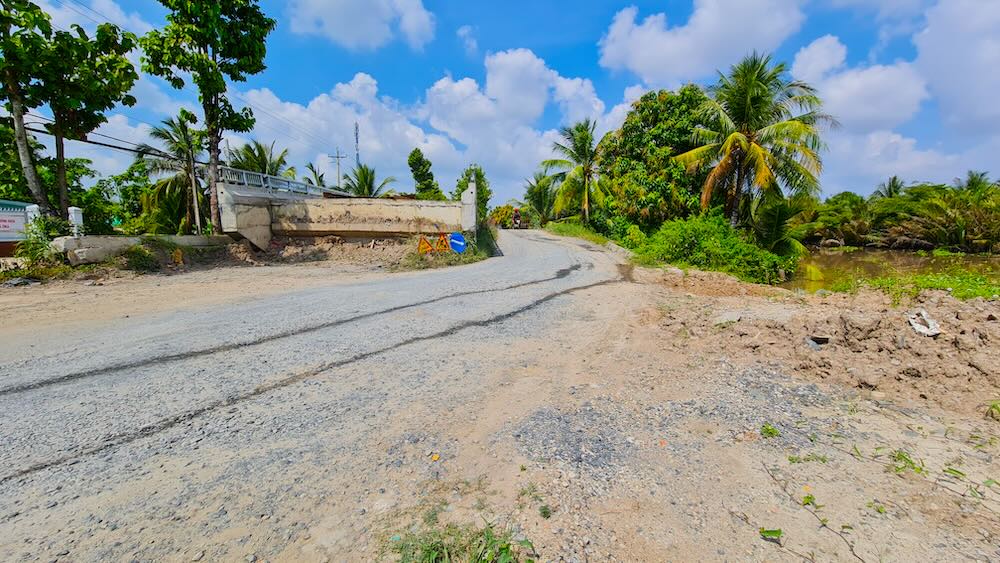 Extension of project for more than 10km of road under construction, 6 years unfinished in Ca Mau