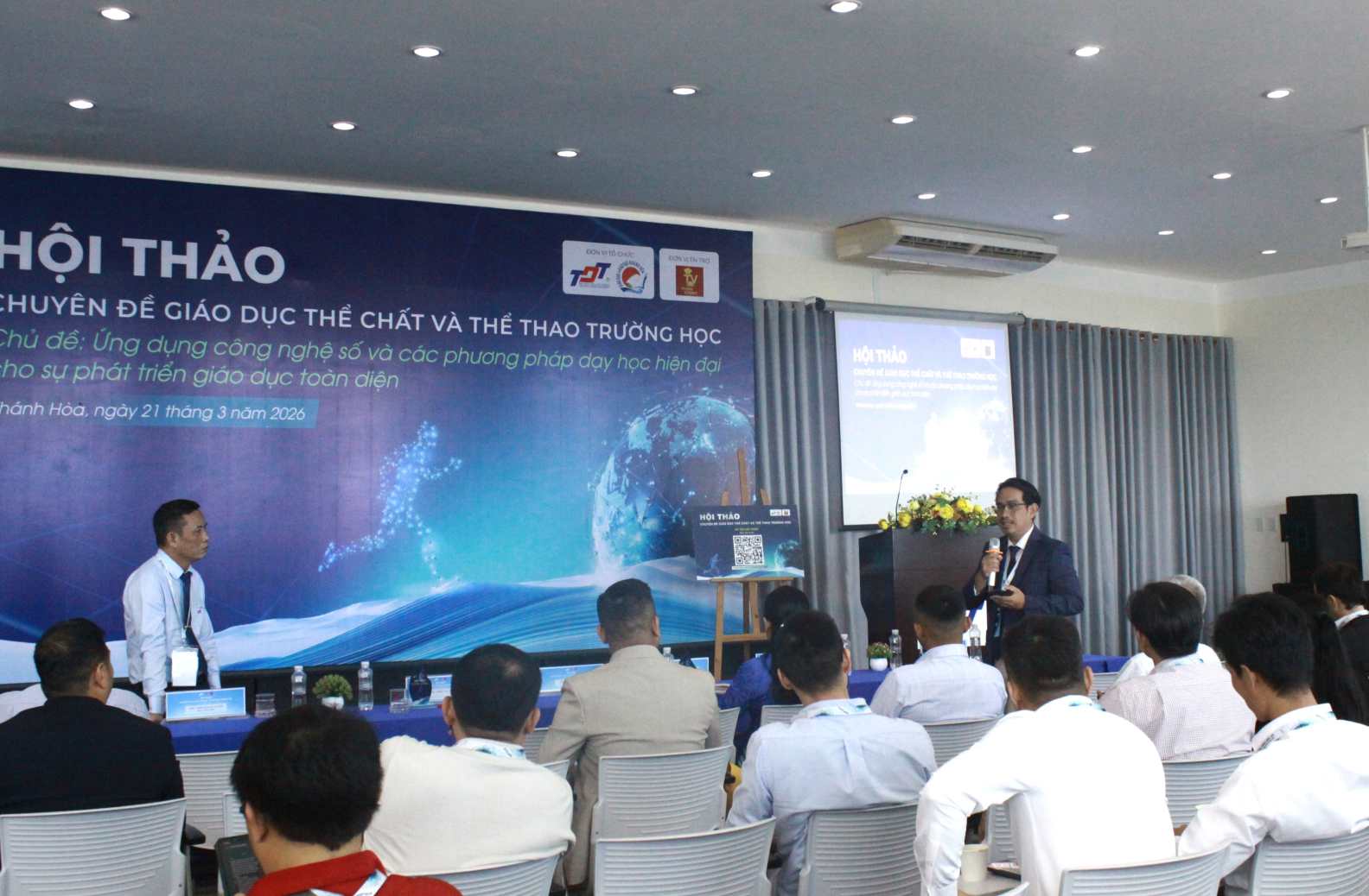 Các đại biểu tham gia hội thảo trình bày các xu hướng đổi mới quản lý đào tạo và phương pháp giảng dạy thể chất trong bối cảnh chuyển đổi số của giáo dục. Ảnh: Nguyễn Hoàng