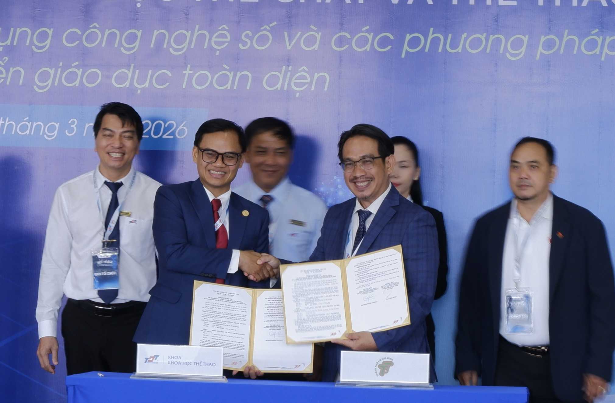 Ton Duc Thang University and the Ho Chi Minh City Sports Training and Competition Center signed a cooperation agreement to train sports students. Photo: Nguyen Hoang