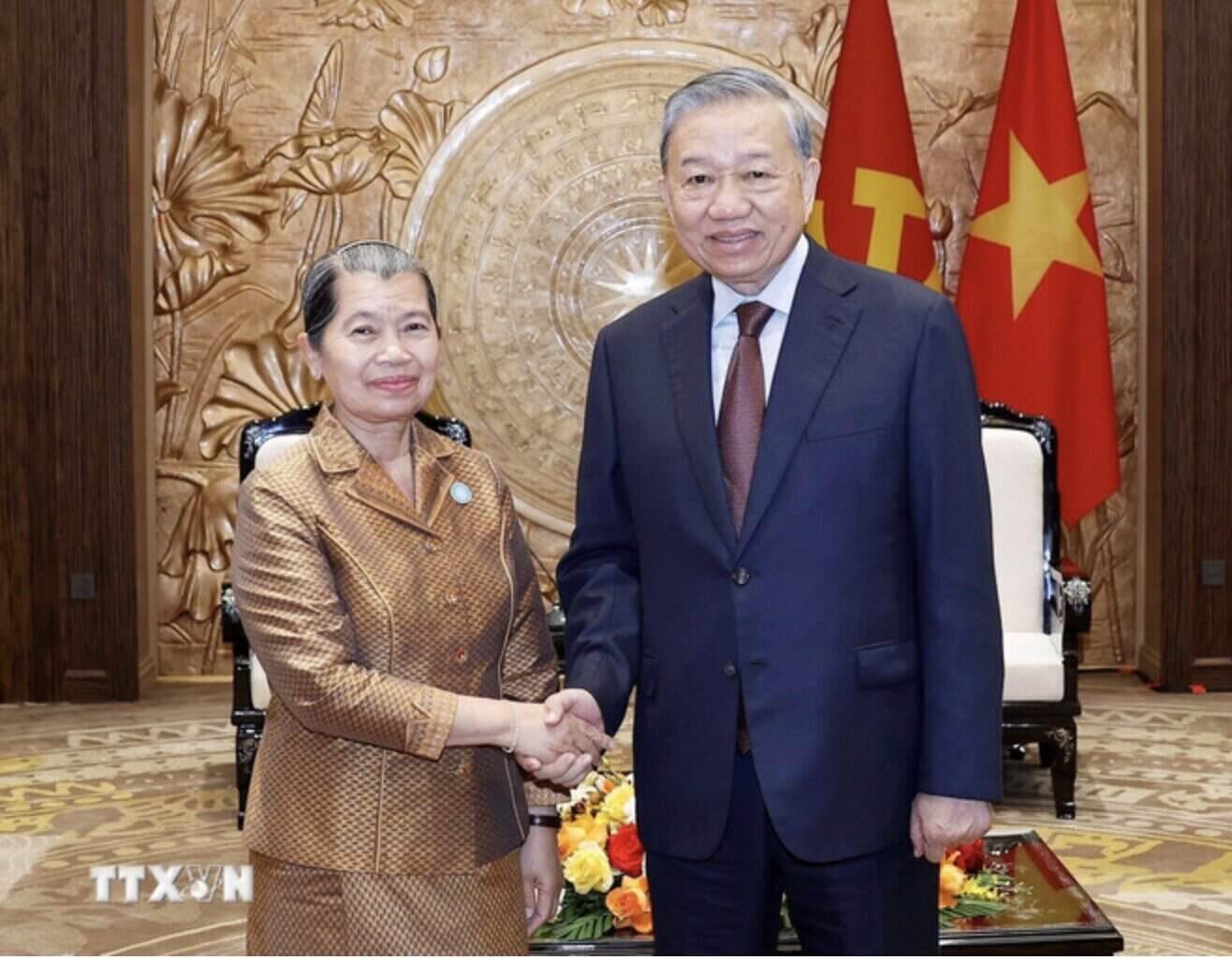 General Secretary To Lam receives Ms. Men Sam An, Vice President of the Cambodian People's Party, Chairwoman of the National Council of the Cambodian Fatherland Solidarity Front. Photo: VNA