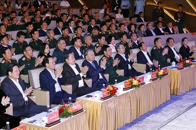 General Secretary To Lam and Party and State leaders attend the art program "Sound under the sun". Photo: VNA