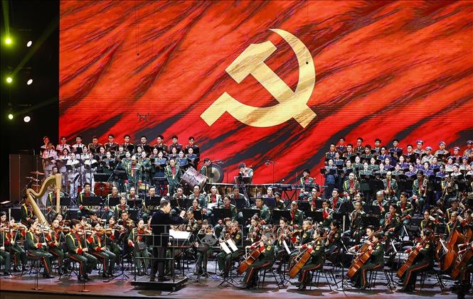 Chương trình là “lời chào nghệ thuật” chính thức của Dàn nhạc Giao hưởng Quân đội mới thành lập. Ảnh: TTXVN