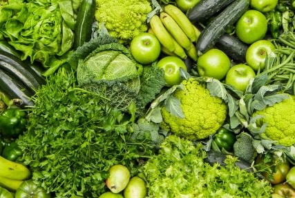 One of the simple principles to reduce belly fat at home is to increase a green vegetable diet. Photo: Kieu Vu