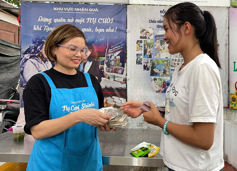 2,000 VND meals and a journey to sow hope for patients in difficult circumstances