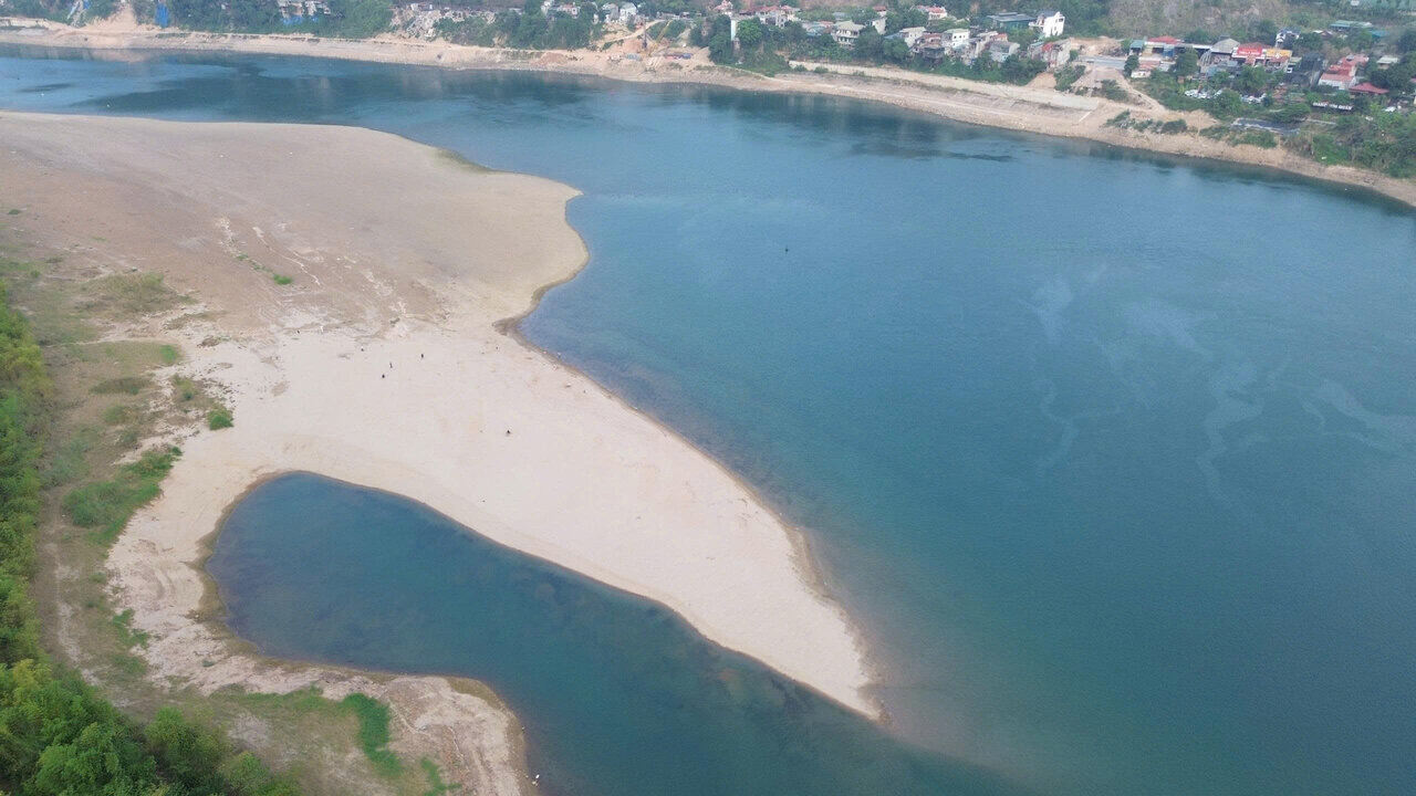 Hoa Binh Lake maintains a water level approaching the normal water level. Photo: Minh Chuyen