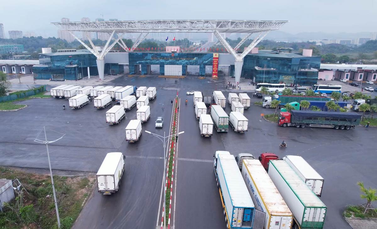 Toàn cảnh Cửa khẩu quốc tế Móng Cái (khu vực cầu Bắc Luân II). Ảnh: Đoàn Hưng
