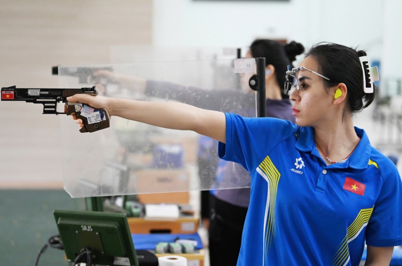 Nữ xạ thủ Trịnh Thu Vinh liên tục đạt được những thành tích ấn tượng tại Olympic, SEA Games và các giải châu Á trong 2-3 năm qua. Ảnh: Nguyễn Quân