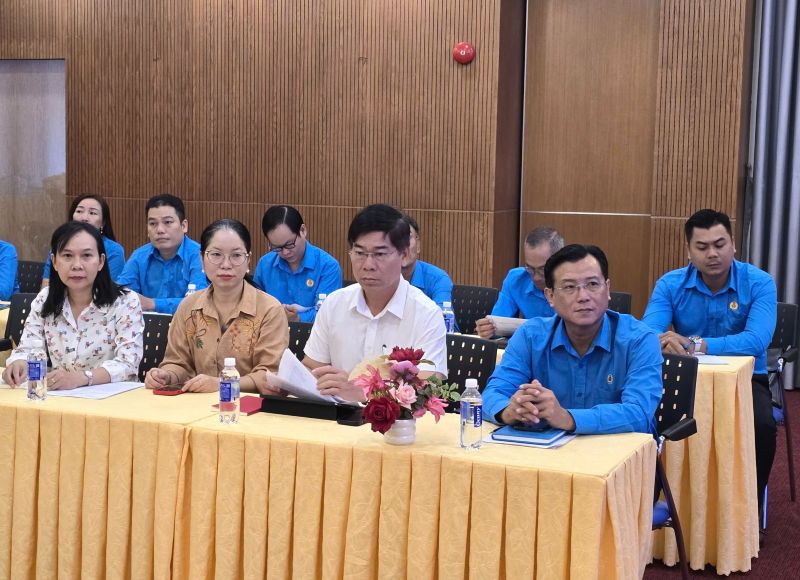 Các cán bộ công đoàn tham gia hội thảo. Ảnh: Nam Dương