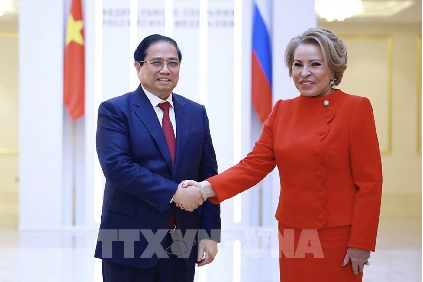 Prime Minister Pham Minh Chinh meets with Chairman of the Russian Federation Council Valentina Matviyenko. Photo: VNA