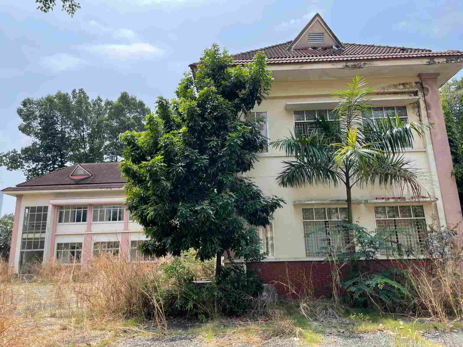 Càng kéo dài thời gian bỏ không, càng lãng phí tài sản công. Ảnh: Đình Trọng