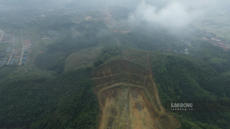 Mỏ khoáng sản này từng nhiều lần bị phạt vì đổ thải không đúng quy định và không lắp trạm cân, hệ thống giám sát tại vị trí theo quy định. Ảnh: Đinh Đại