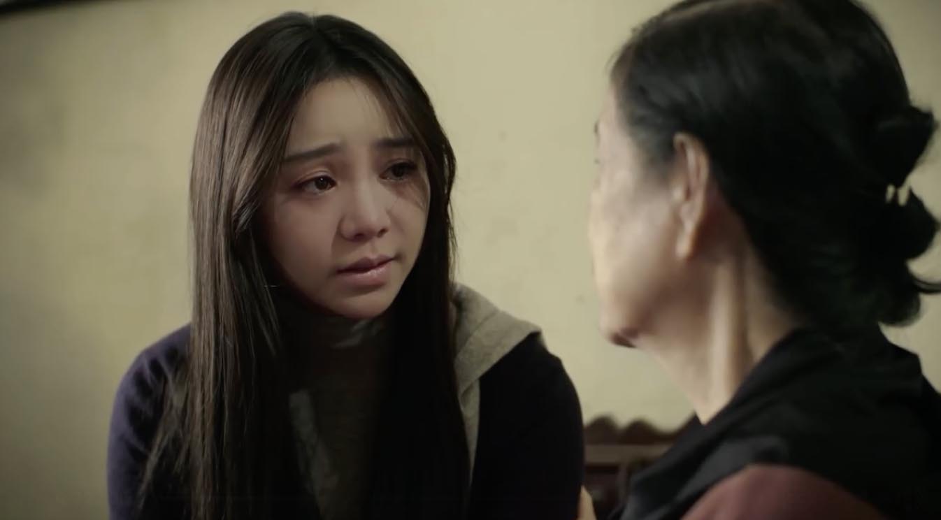 Thương muốn về ở hẳn để chăm sóc bà nhưng bị bà gạt đi. Ảnh: VFC.
