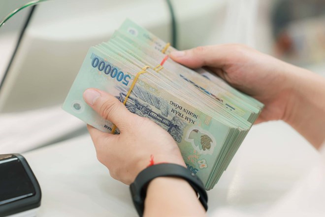 Bạn đọc thắc mắc về việc có được phép nhờ đóng Bảo hiểm xã hội (BHXH) để sau này được hưởng lương hưu không? Ảnh: Hải Nguyễn