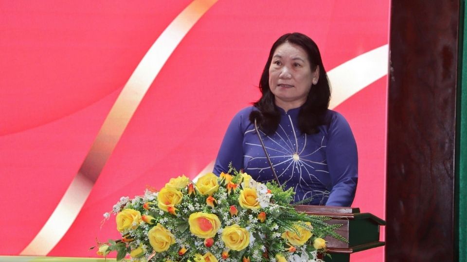 La vice-présidente du Comité populaire provincial de Vinh Long, Nguyen Thi Be Muoi, a pris la parole lors de la célébration. Photo de : Hoang Loc