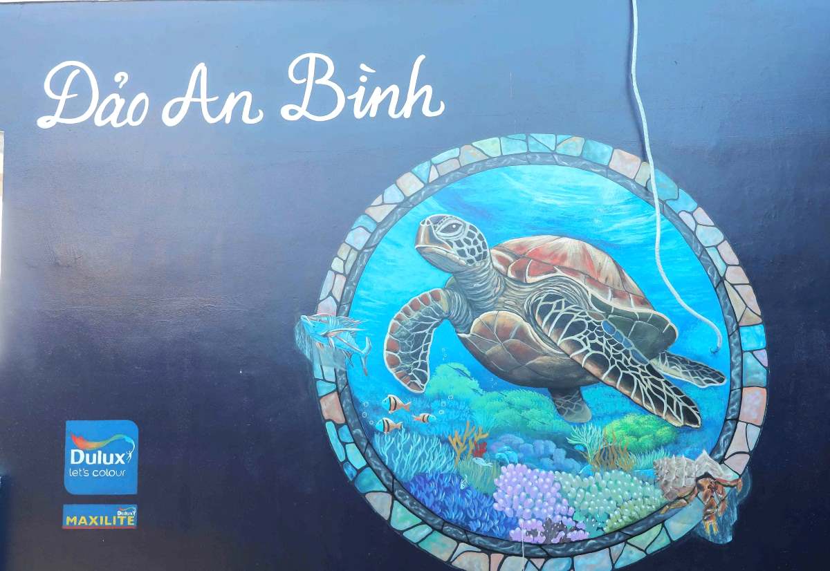 Trong khuôn khổ dự án, 20 bức bích họa mới được thực hiện nhằm nâng cao nhận thức về bảo tồn rùa biển và hệ sinh thái biển. Ảnh: AkzoNobel
