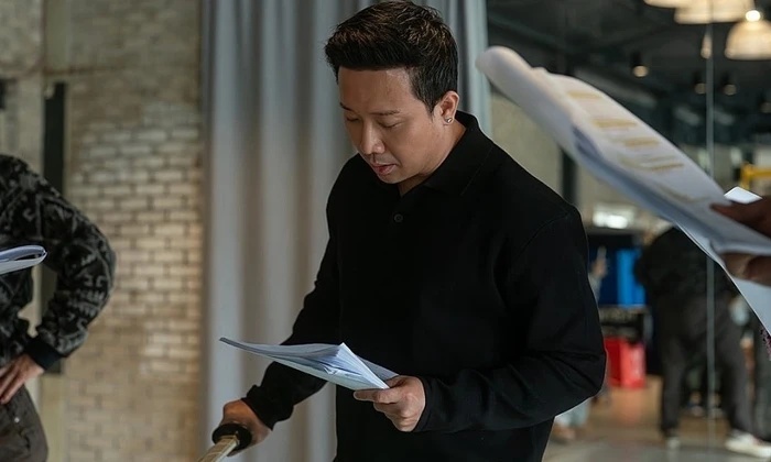 Trấn Thành xuất hiện tại buổi đọc kịch bản phim. Ảnh Nhà sản xuất