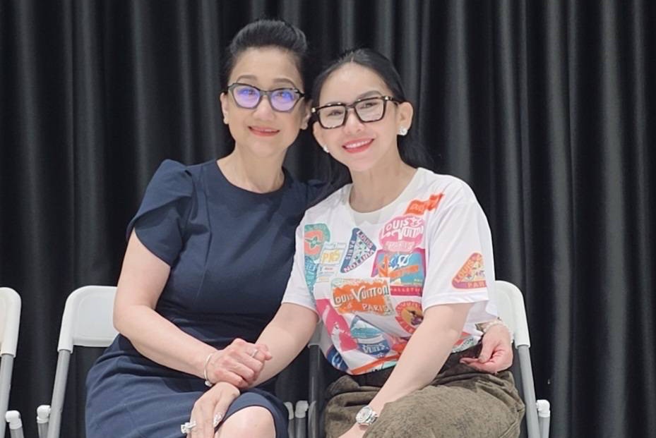 Meritorious Artists Thanh Thanh Tam and Binh Tinh participated in the practice session for the show. Photo: Provided by the artist.