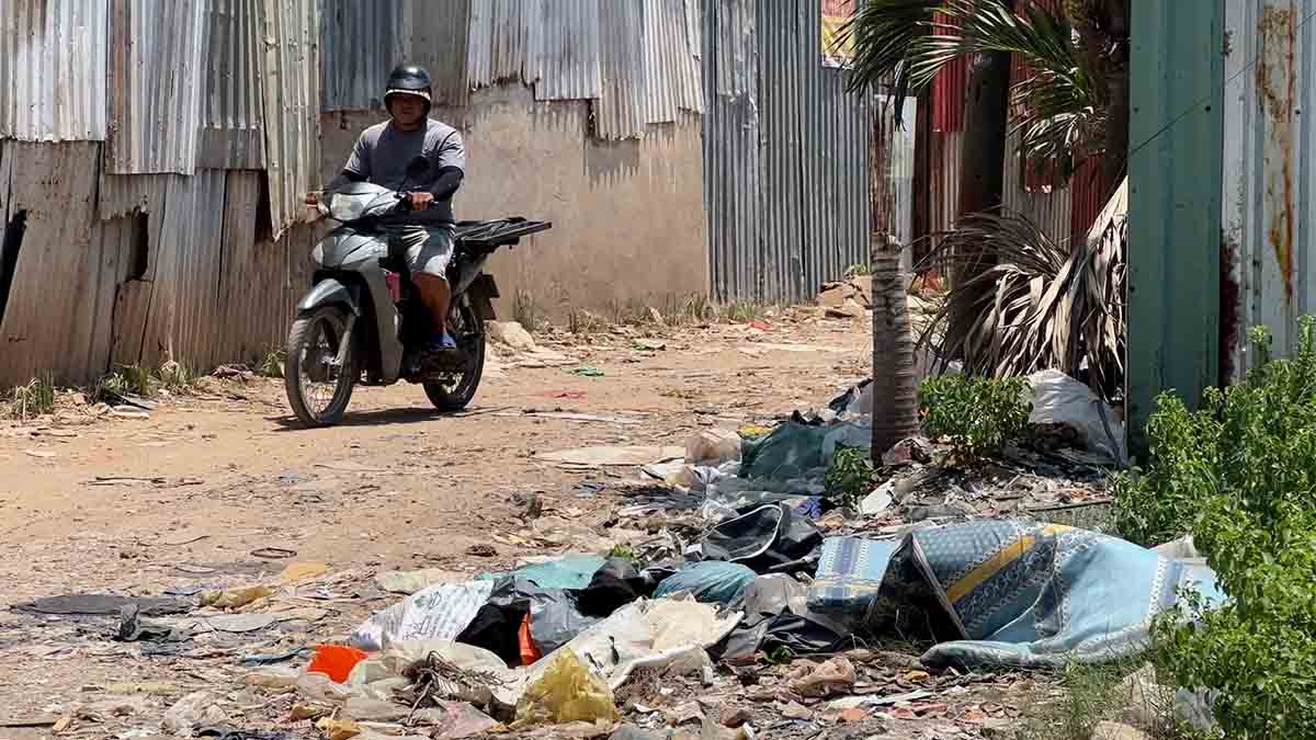 People in Ho Chi Minh City are living in hardship inside a suspended project for more than 2 decades.