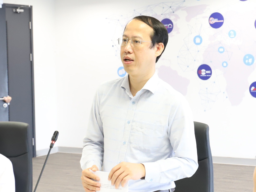 Ông Nguyễn Trường Giang - Q. Giám đốc VNNIC phát biểu tại Hội Nghị. Ảnh