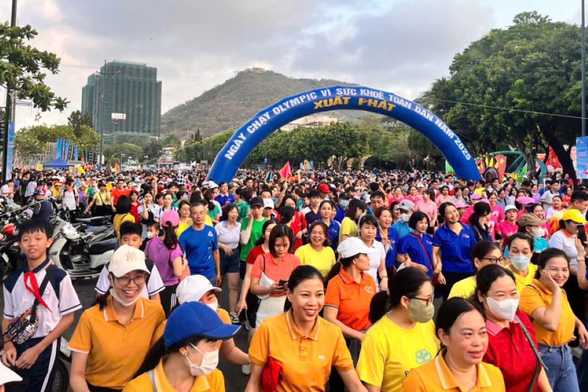The Hai Dang mountain climbing festival in Vung Tau in 2025 attracted about 12,000 participants. Photo: Phan Hanh