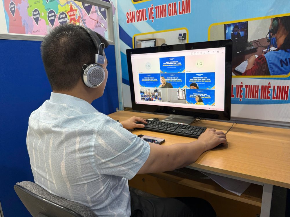 Workers under 40 need to prepare solid finances, in case of being fired or losing their jobs. Photo: Quynh Chi