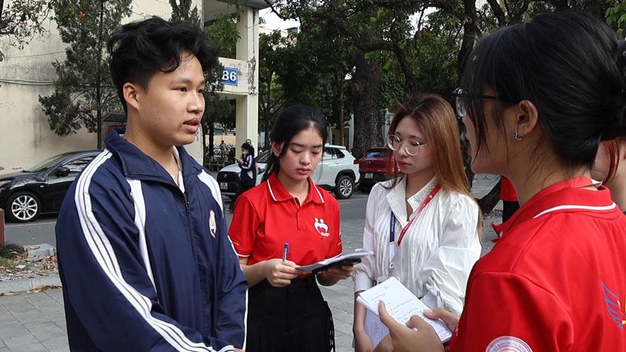 Pressure rushes on students preparing to graduate