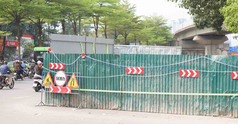 Hà Nội dỡ bỏ hàng rào trên nhiều tuyến phố trước 30/4