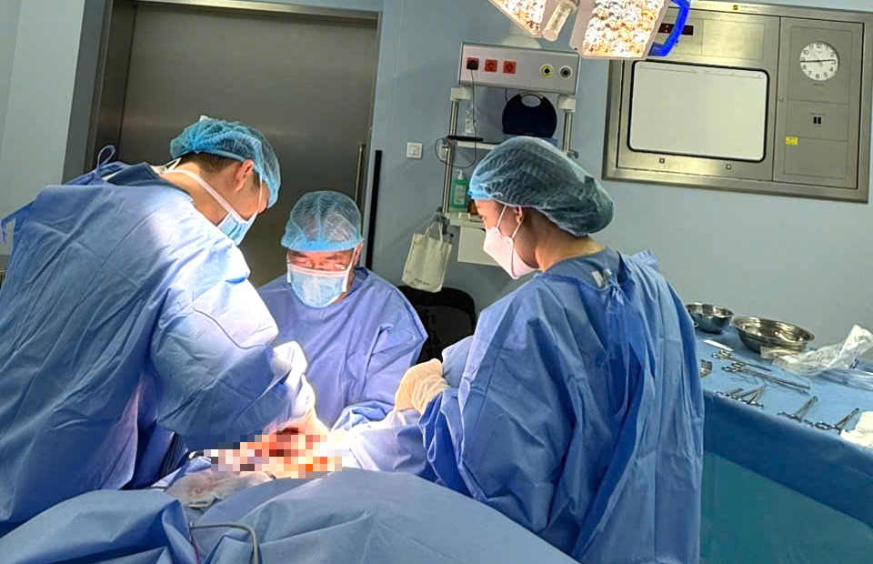 Musculosus men with strong physiology still have difficulty having children. Photo: BVCC