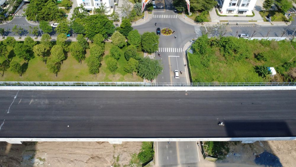Khu vực cầu cạn đường Vành đai 3 giao với các tuyến đường trong khu đô thị Vinhomes. Ảnh: Anh Tú