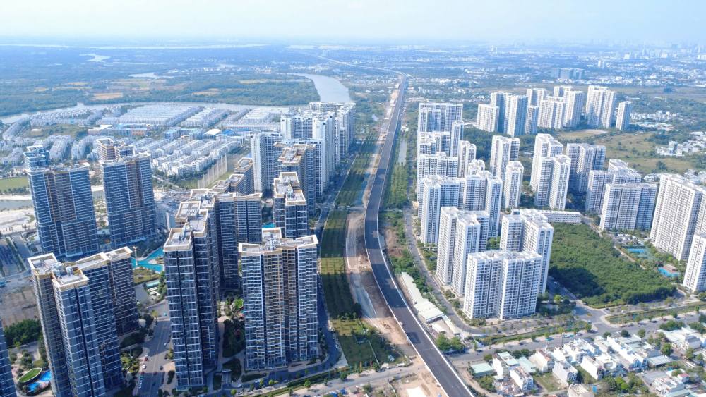   Tuyến chính Vành đai 3 đoạn đi qua khu đô thị Vinhomes Grand Park đã hoàn tất công tác thảm nhựa mặt đường. Ảnh: Anh Tú