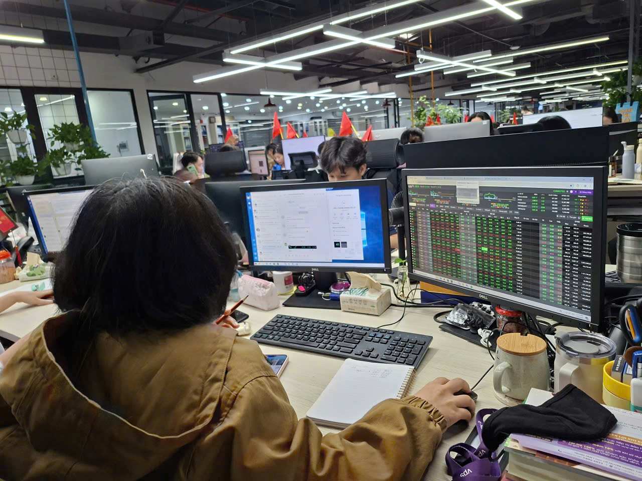 The Ministry of Finance is implementing many solutions, continuing to strongly reform the stock market. Photo: Luc Giang