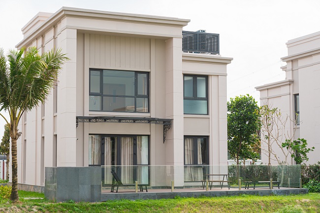 Ảnh 3: Các căn biệt thự được thiết kế như những “ốc đảo” vừa mang đến không gian thoáng đãng, vừa đảm bảo sự riêng tư, biệt lập.