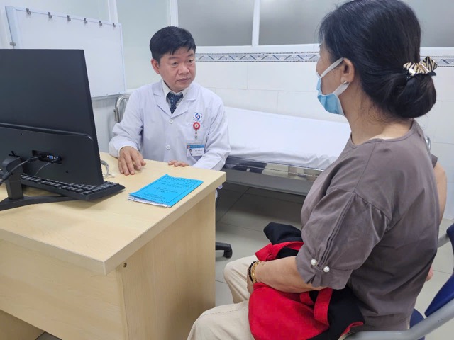 Volunteer workers in Ho Chi Minh City have periodic health check-ups to help screen for early illnesses. Photo: Nguyen Ly