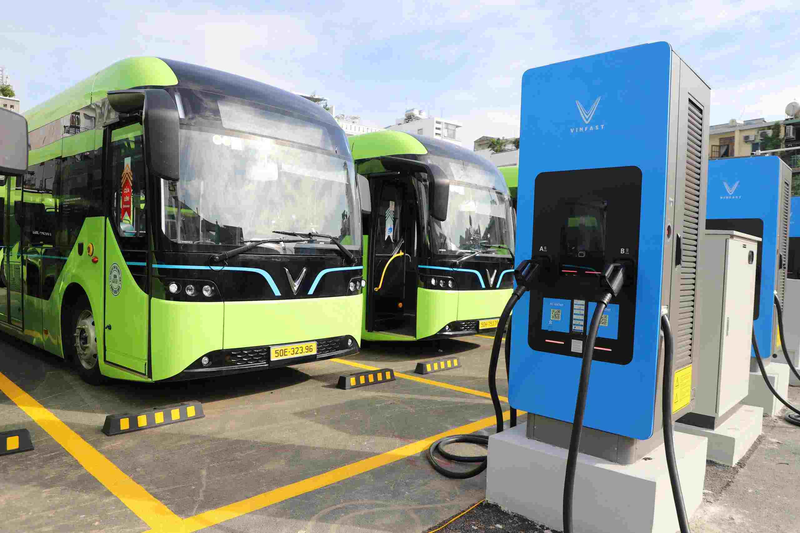 Electric bus charging station at Cong Hoa parking lot, Tan Binh ward, Ho Chi Minh City. Photo: Minh Quan